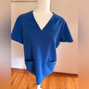 Figs technical collection scrub top large